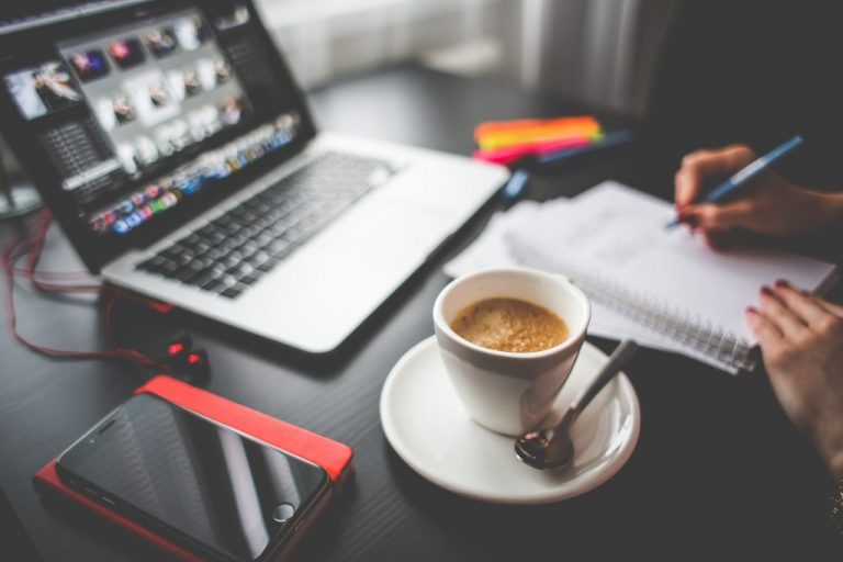 What is a Side Hustle and Why is it a Great Idea for Budding Entrepreneurs? 