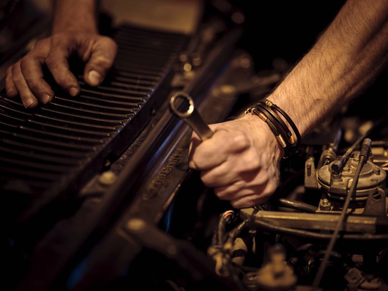 How Do I Invoice an Auto Repair?