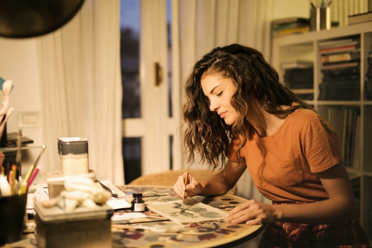 How to Market Yourself Online as an Artist (And Get Paid)