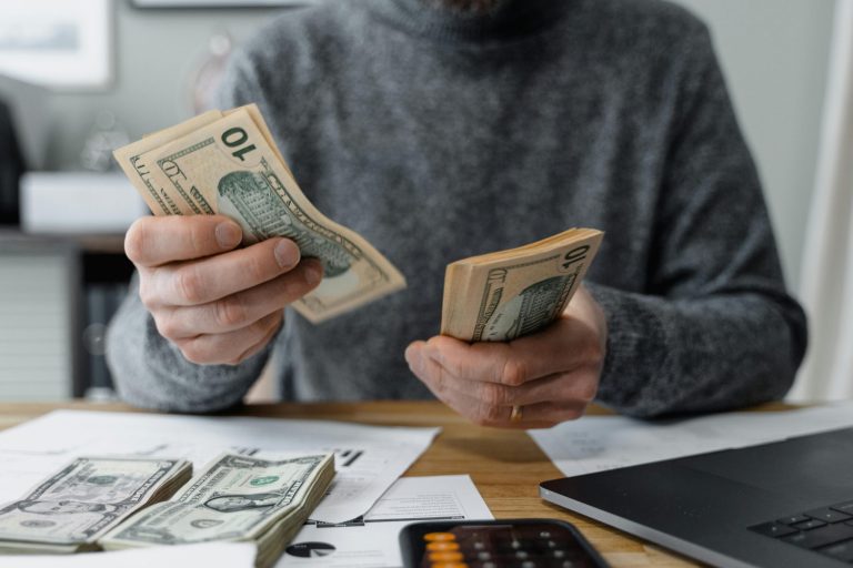 4 Common Money Mistakes New Freelancers Make and How to Avoid Them
