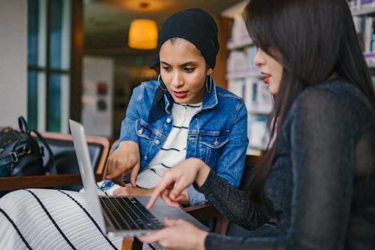 7 Essential Tools You’ll Need When Setting Up a Side Hustle Business
